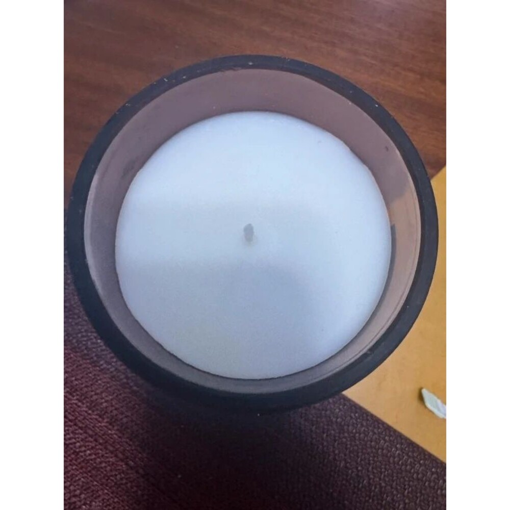 13.8 oz blackberry & kale candle - Picture 3 of 3